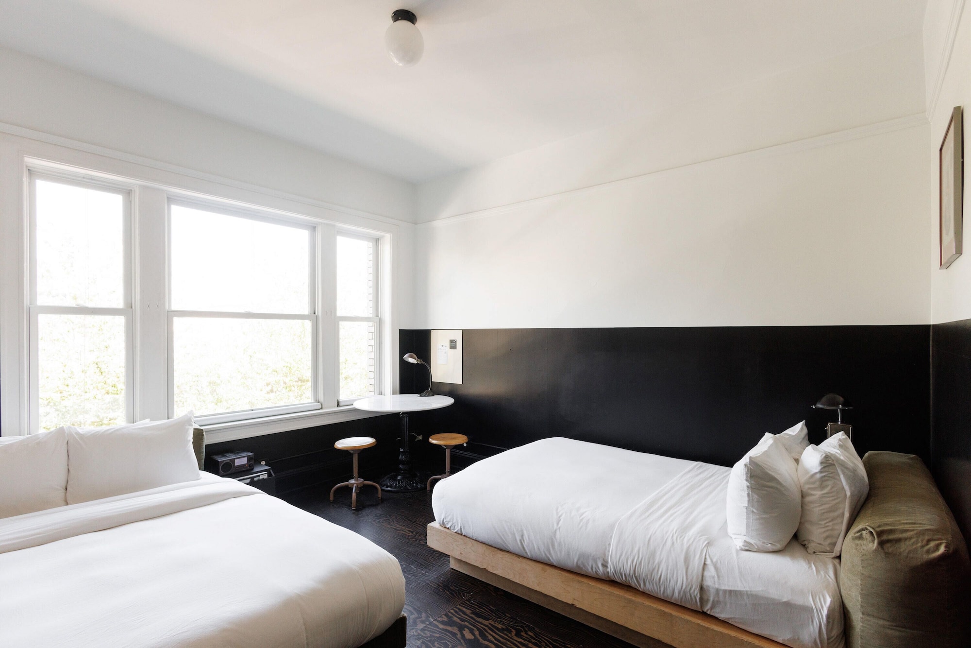 ROOM, DOUBLE BED