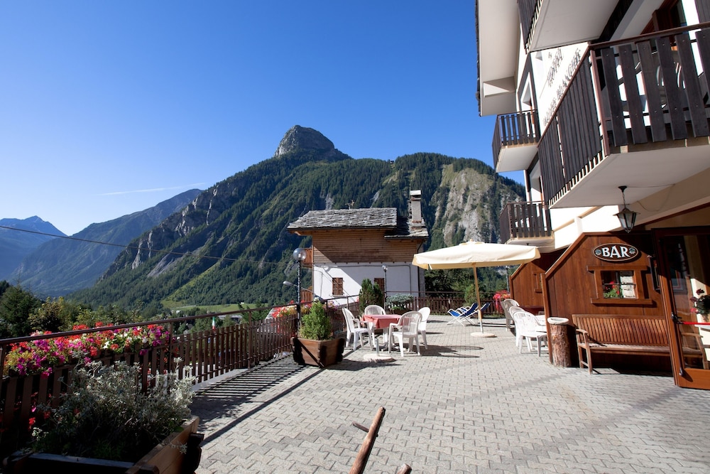 La Vallee Blanche Hotel 61/69