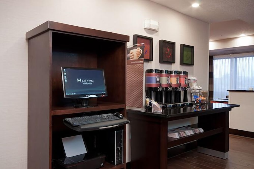 Countryside Inn and Suites 24/28