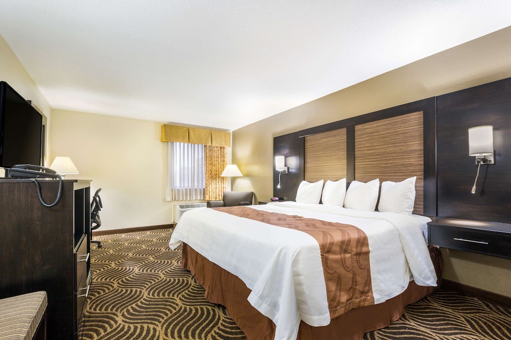 Quality Inn and Suites Florence Cincinnati South 17/48