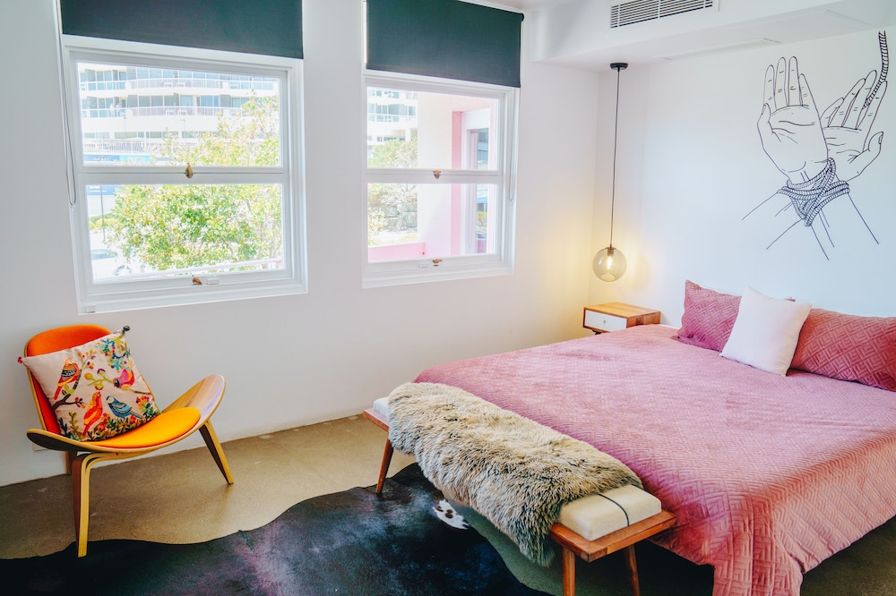 The Pink Hotel Coolangatta 21/50
