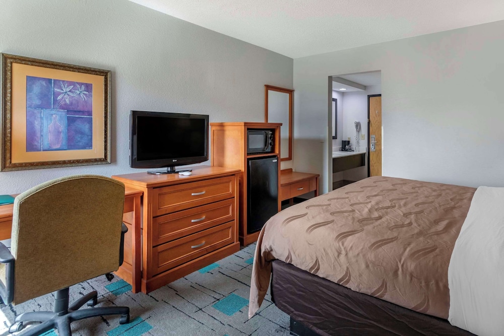 ROOM, QUEEN BED, ACCESSIBLE