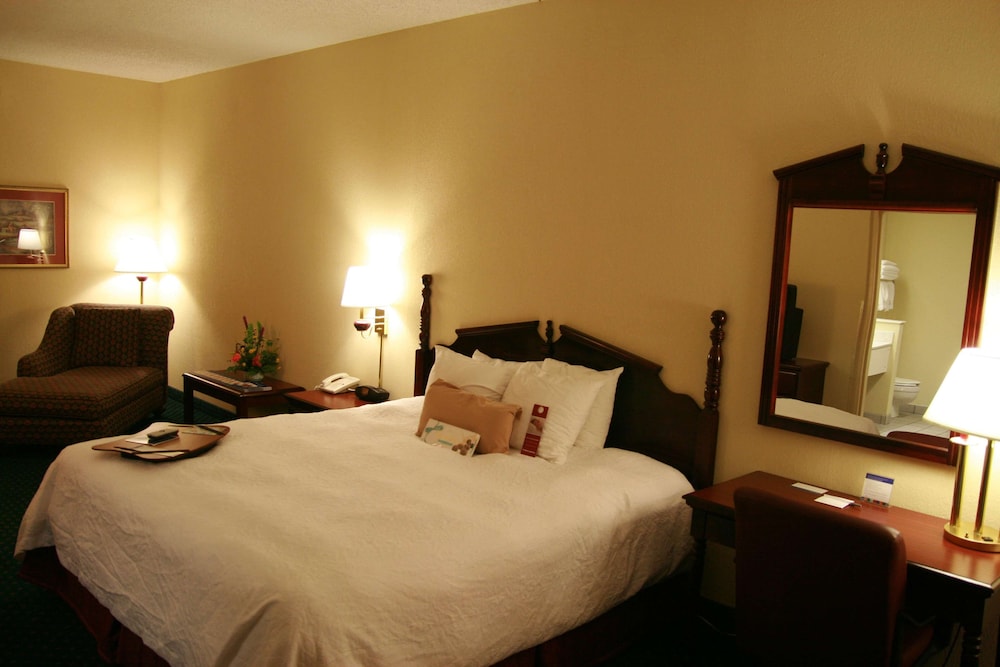 Hampton Inn Russellville 15/53