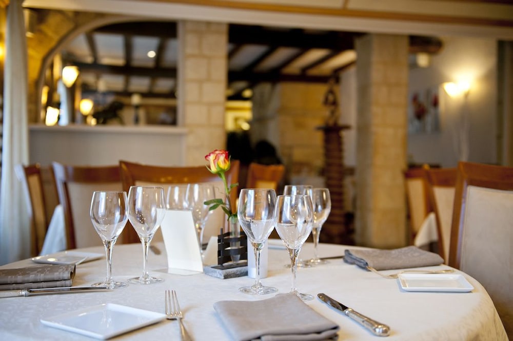 Logis Hotel Le Cheval Rouge 17/26