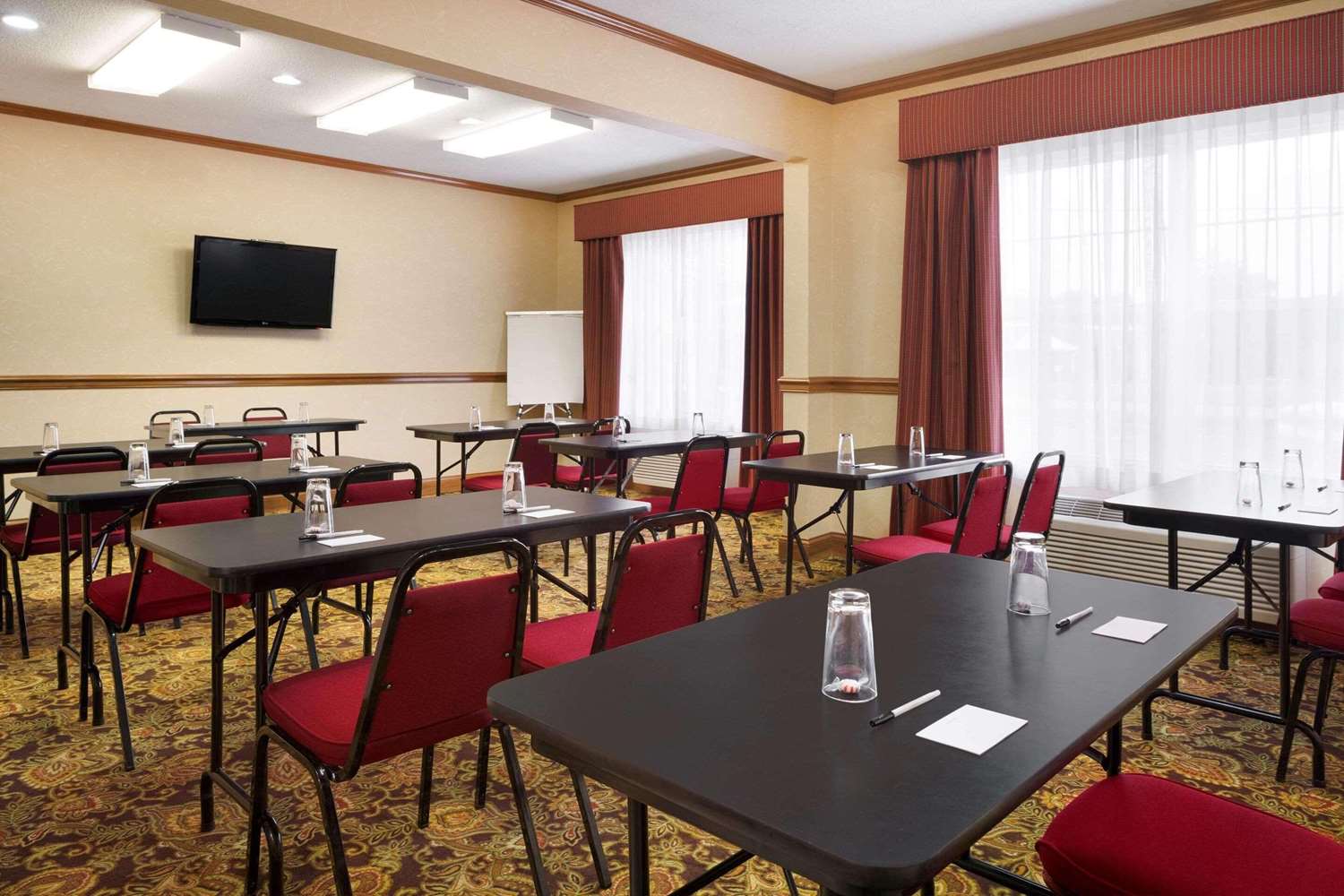 Country Inn & Suites by Radisson, Macedonia - Northfield 19/24