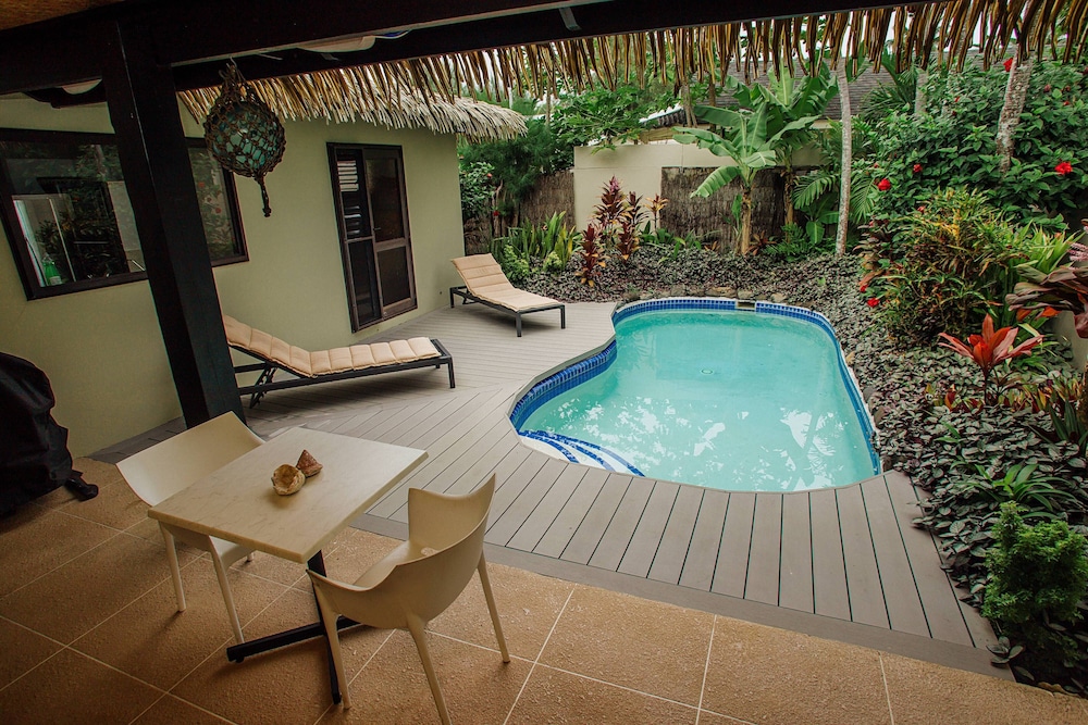 Rendezvous Villas 7/17