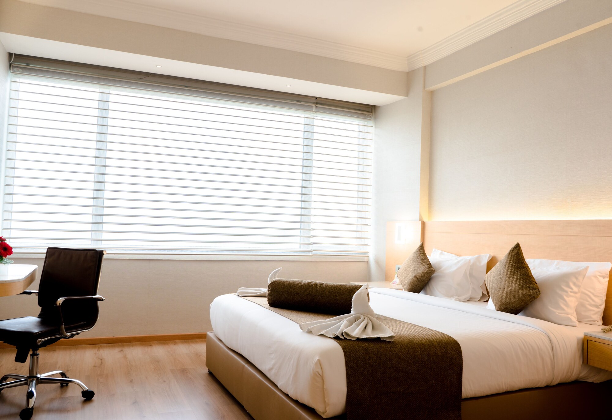 LUXURY, SUITE, KING BED