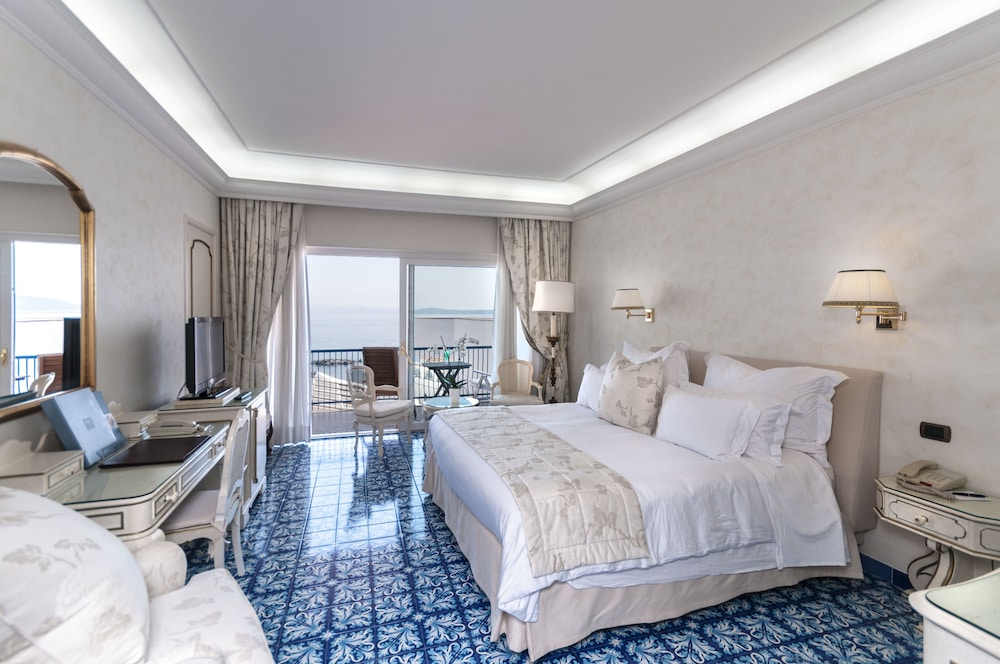 Punta Molino Beach and Resort Spa 24/82