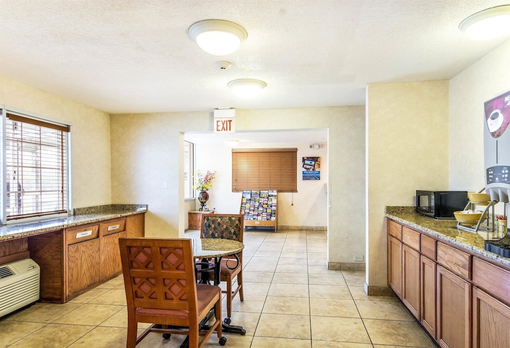 Motel6 Alsip, IL 43/58