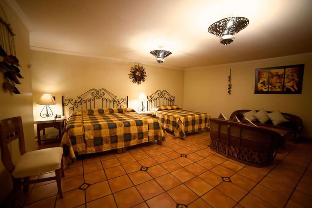 Hotel Hacienda Del Sol 28/43