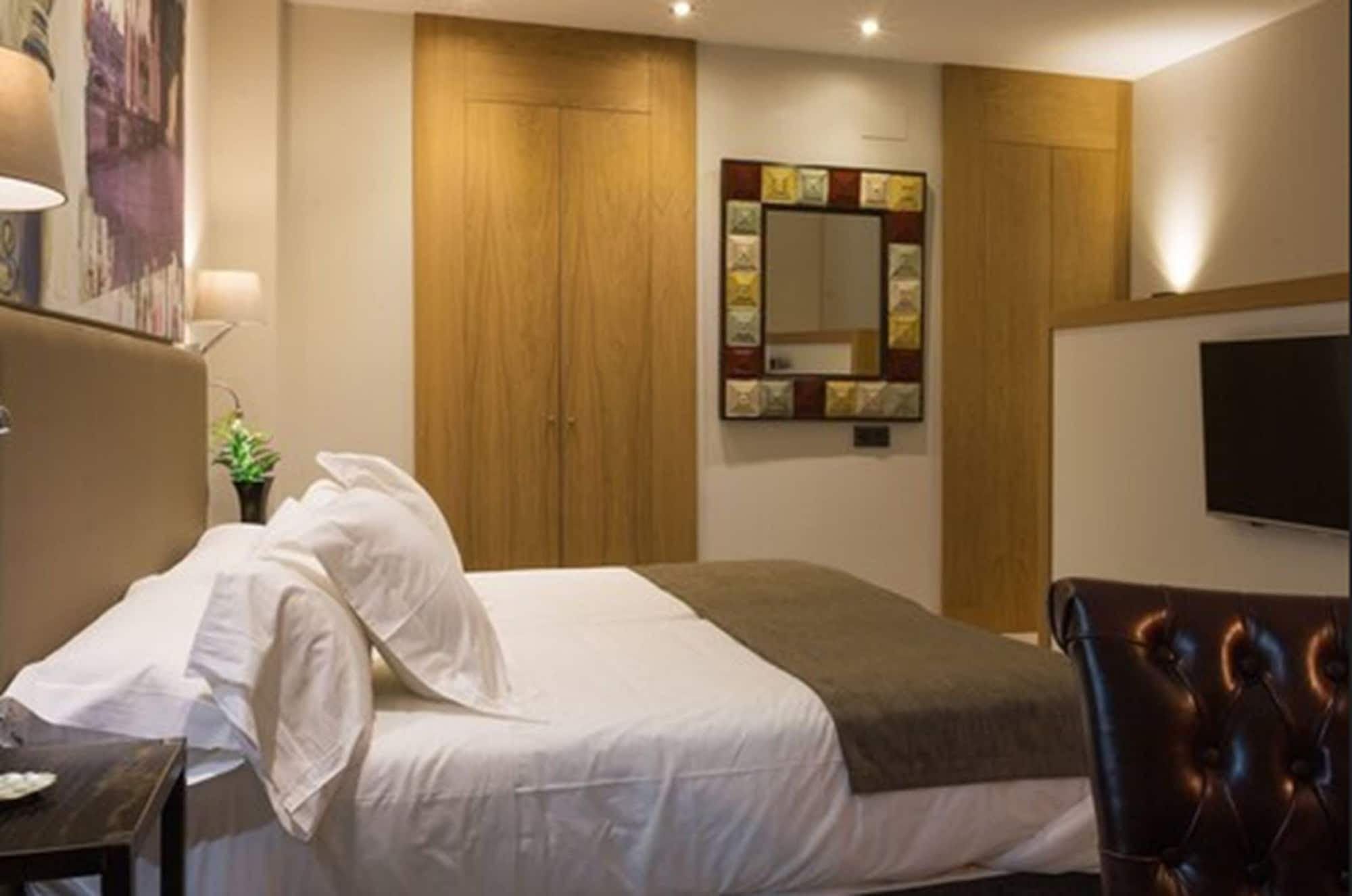 1 BEDROOM, DELUXE, APARTMENT