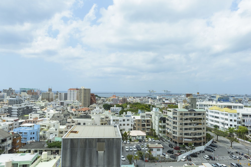 Nishitetsu Resort Inn Naha 68/72