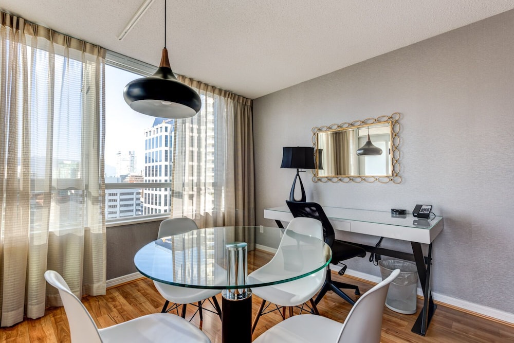 Carmana Hotel and Suites 28/39