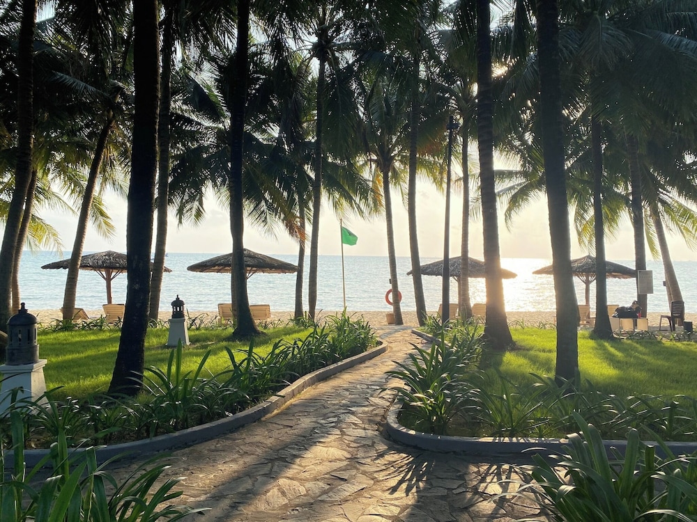 L'Azure Resort and Spa (ex Sasco Blue Lagoon Resort) 47/50