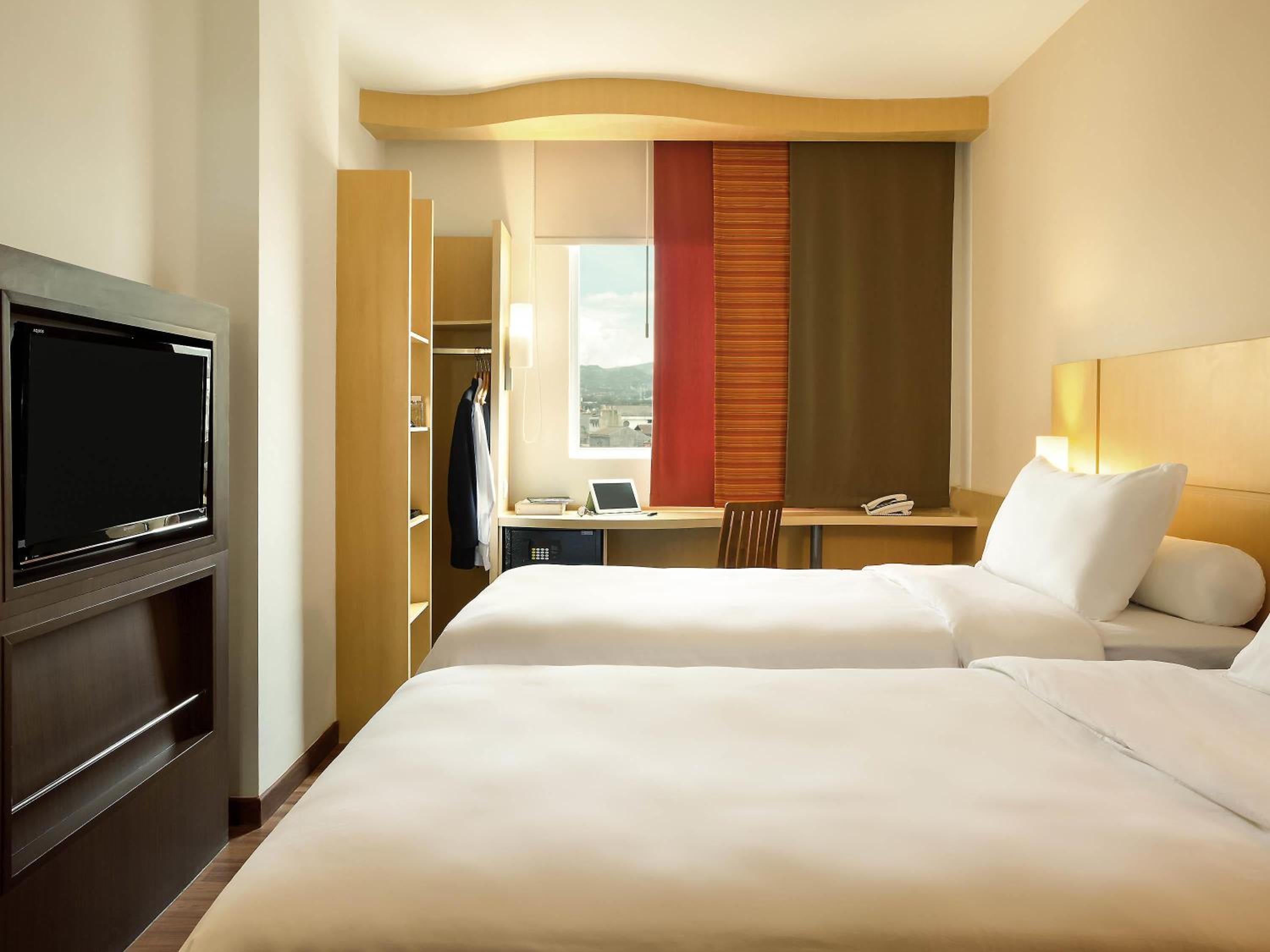 Standard, Double Bed, City Side