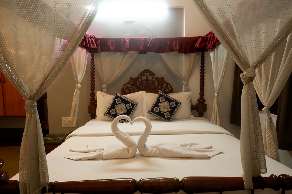 Falcon Resorts 23/70