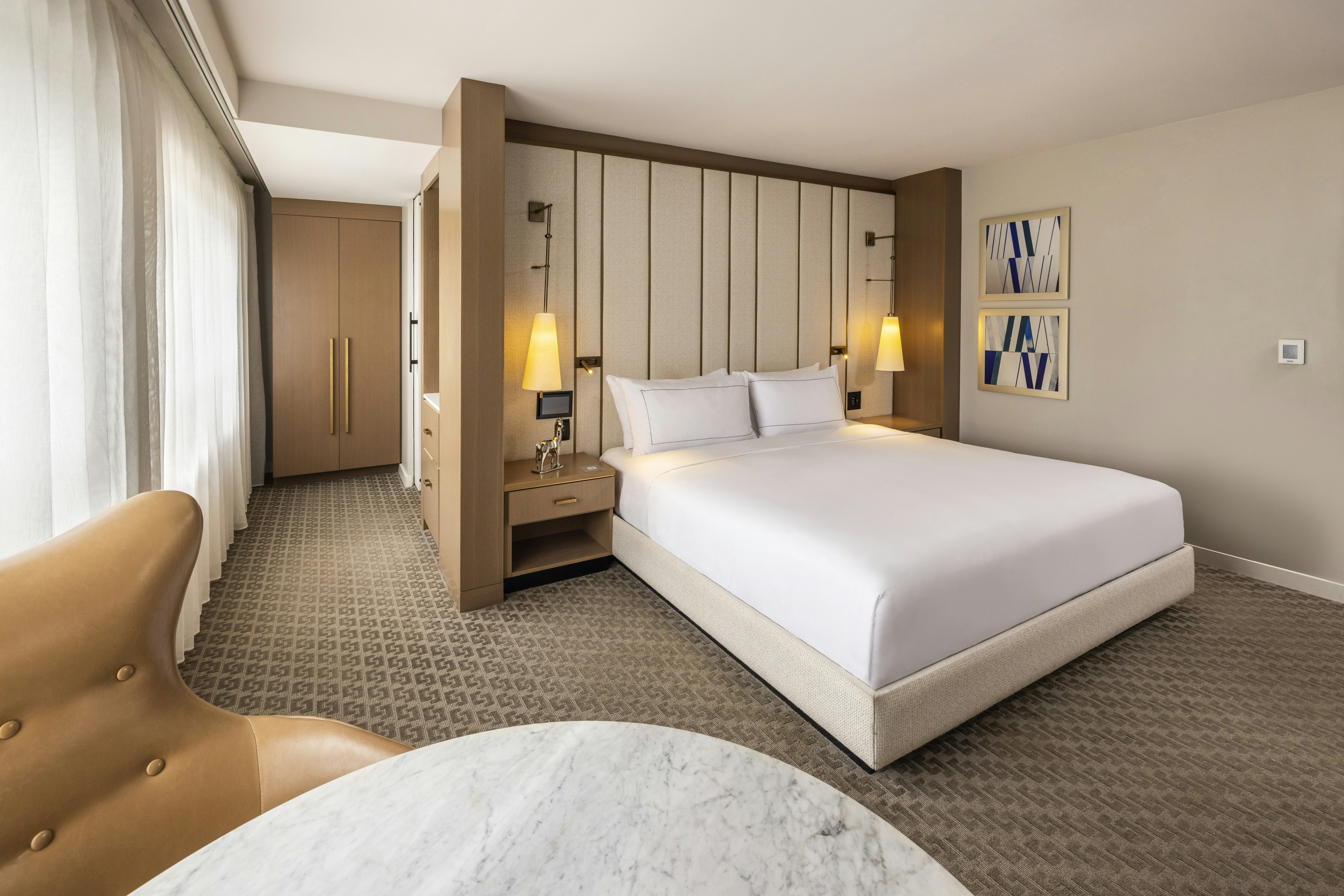 غرفة ديلوكس بسرير كينج، The Statler Dallas Curio Collection By Hilton 3/5