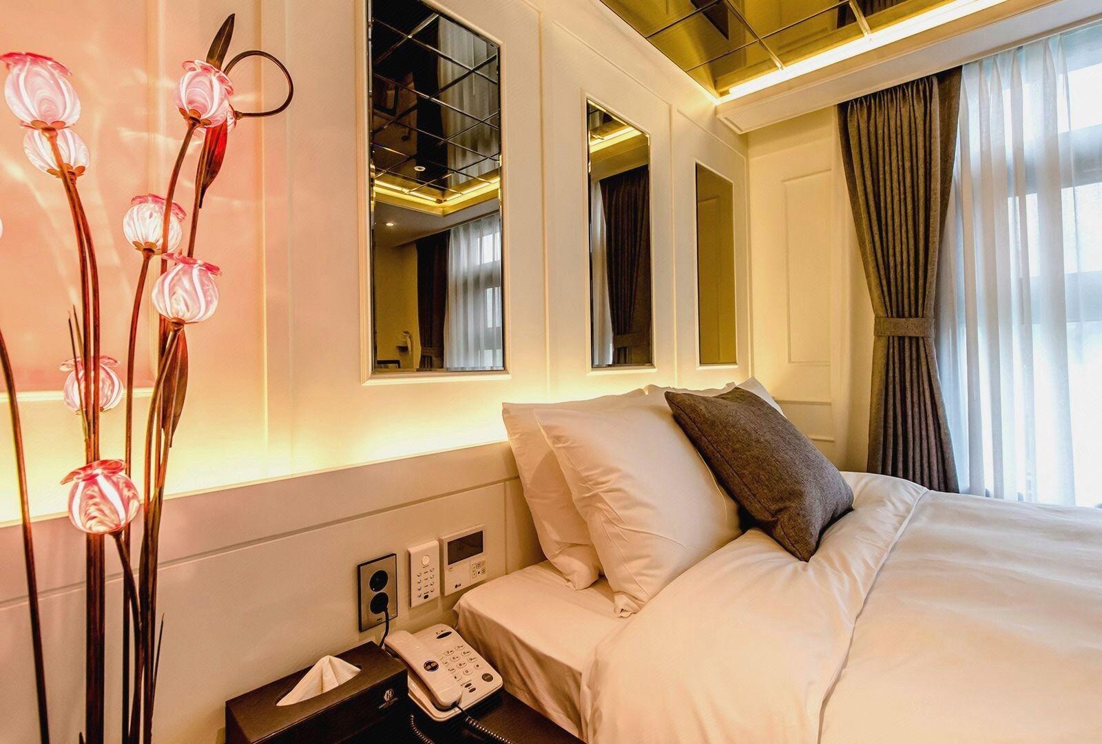 Hertz Hotel 16/48