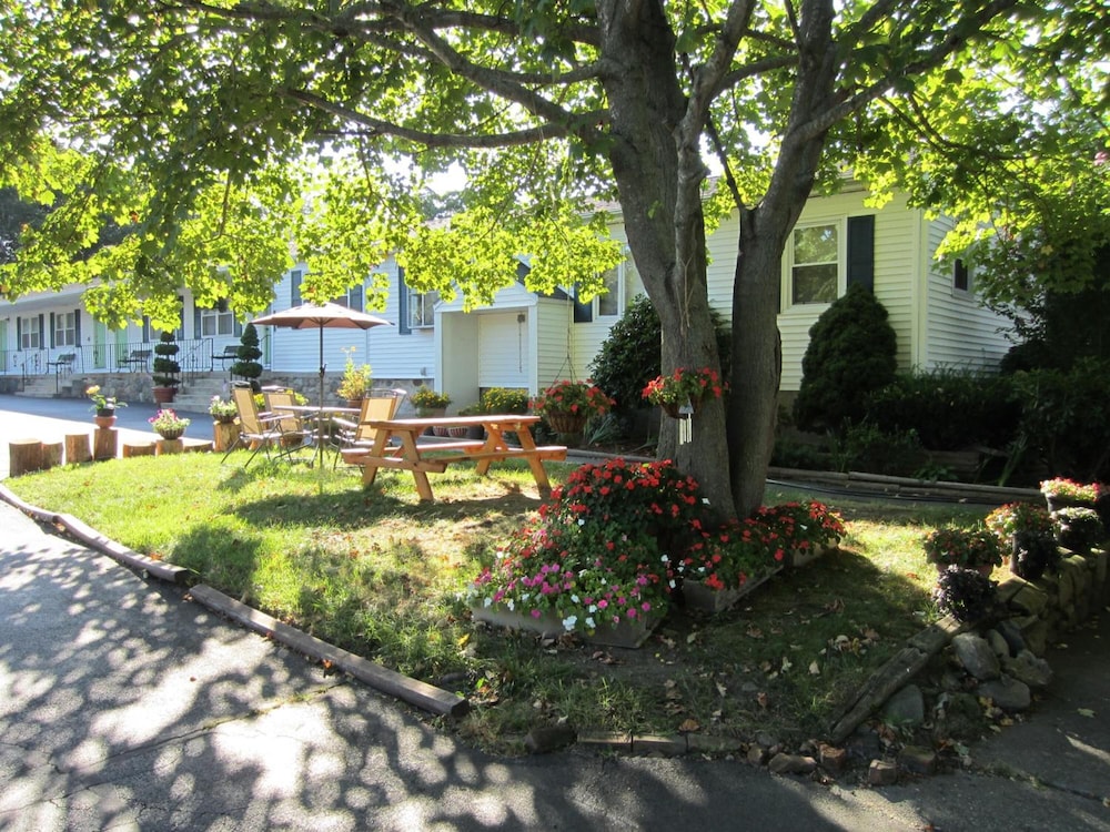 Founder's Brook Motel & Suites 29/48