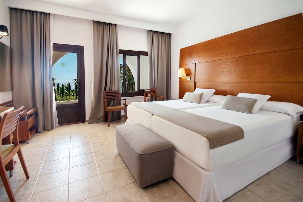 Contemporary, Double Bed, Partial Ocean View, Terrace، Hotel Servigroup Montiboli 2/9