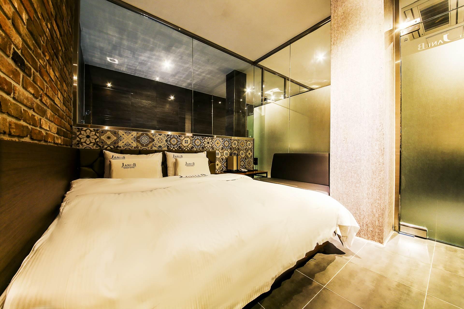 Jani B Hotel 35/56