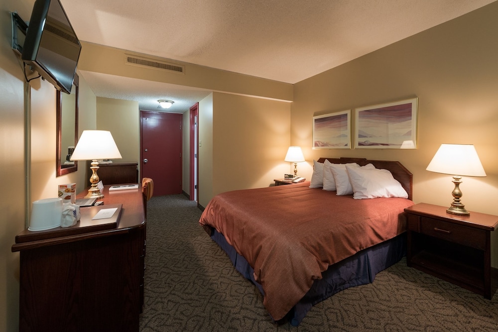Travelodge by Wyndham Winnipeg Airport West 11/26