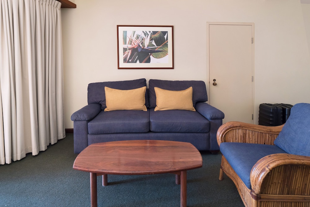 BEACH HOTEL RESORT 35/59