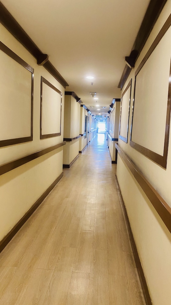Peninsula Residence All Suite Hotel. 5/36