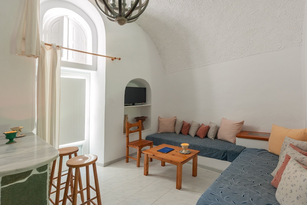 VALLAS APARTMENTS 32/50