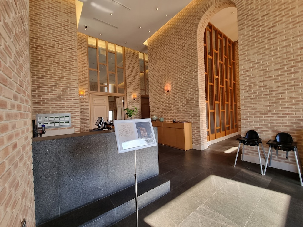 Pine Grove Hotel 13/57