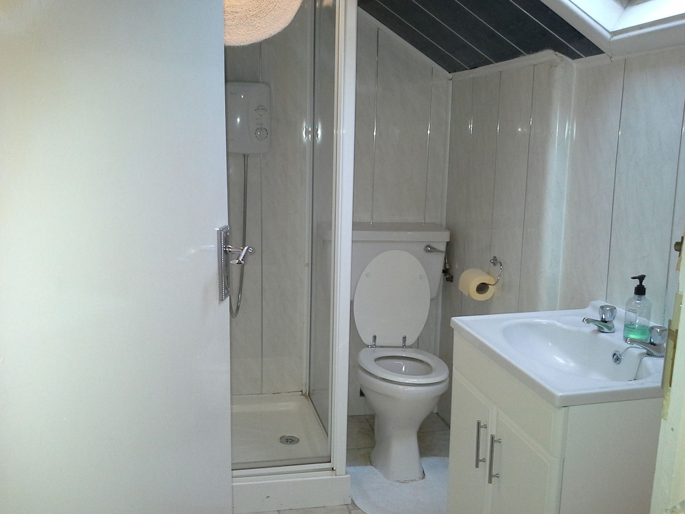 ROOM, DOUBLE BED, SHARED BATHROOM