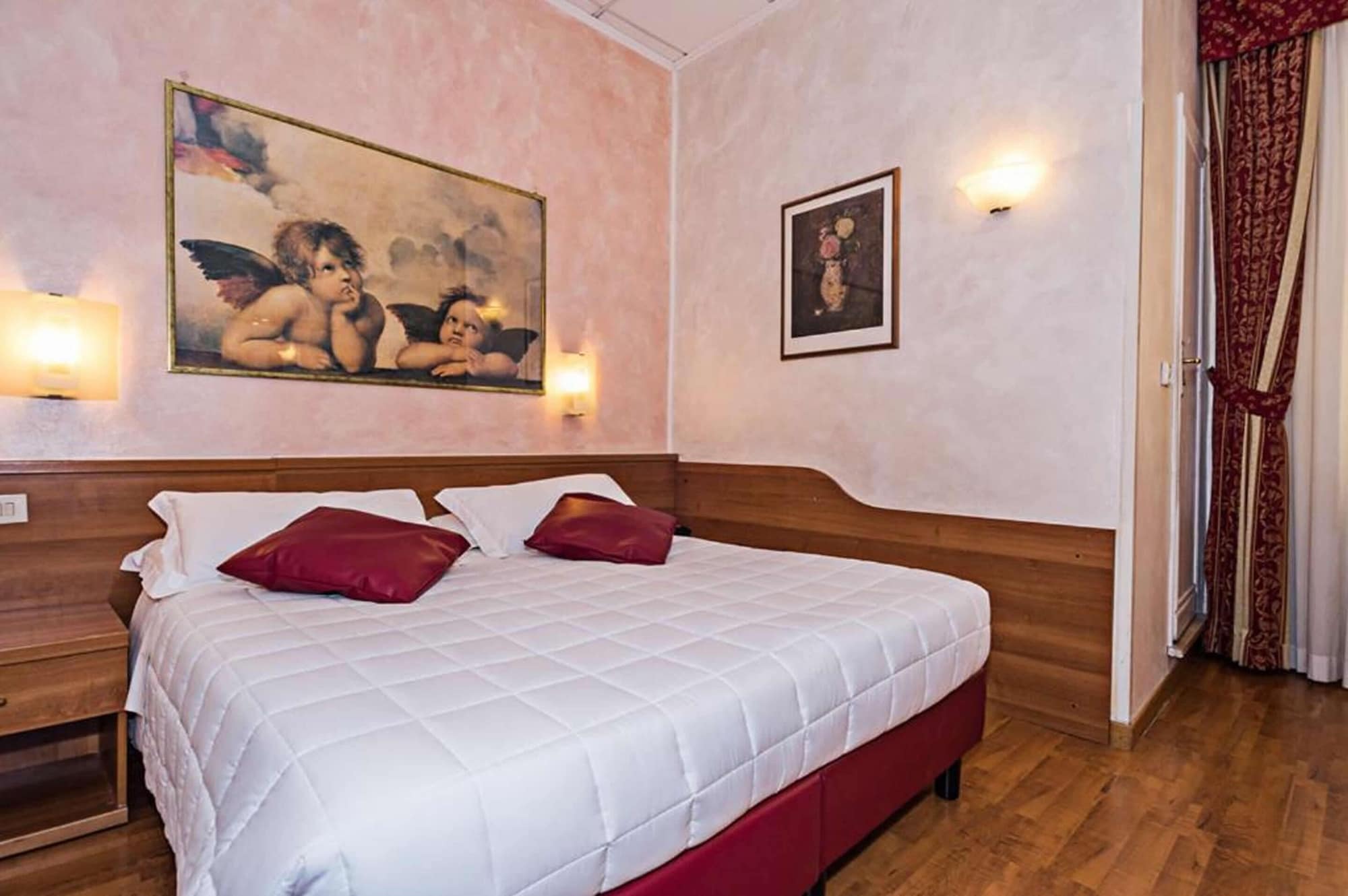 غرفة رباعية بسرير كينج وسريرين منفصلين، Hotel Julia 3/9