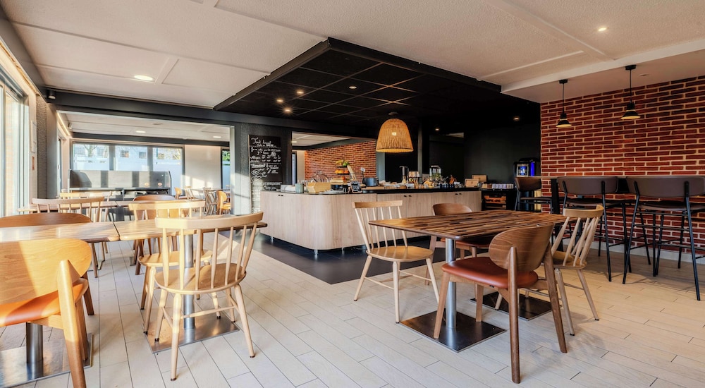 Campanile Lille Est Villeneuve d'Ascq 33/50