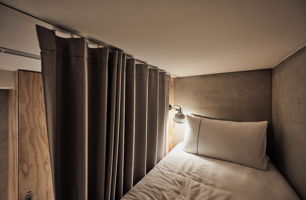 Water Front Hotel 43/67