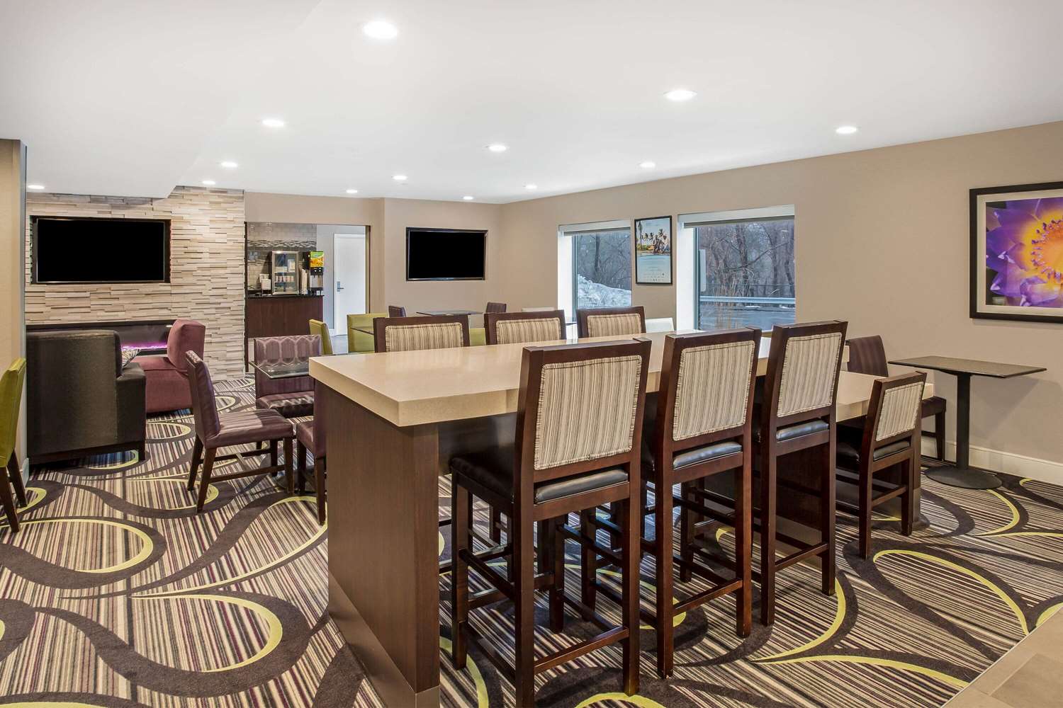 La Quinta Inn & Suites by Wyndham Hartford - Bradley Airport 41/47