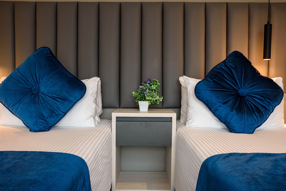 4 Sur Hotel 42/54