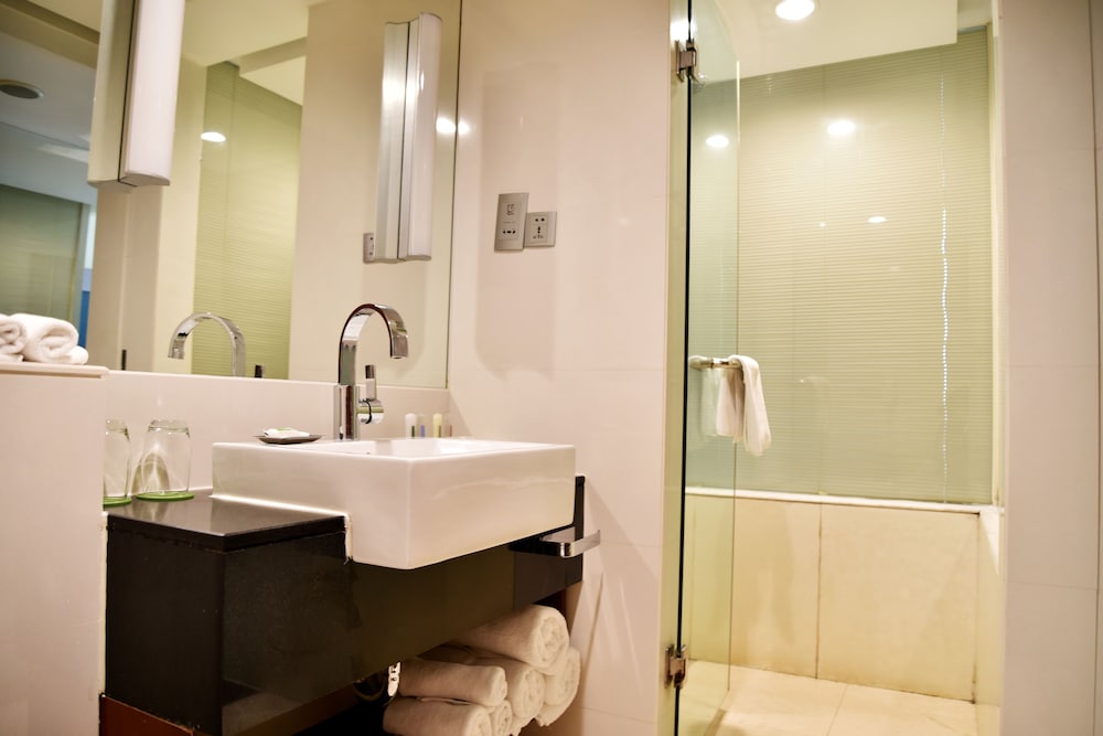 غرفة قياسية بسرير كينج، Holiday Inn Pudong 6/6