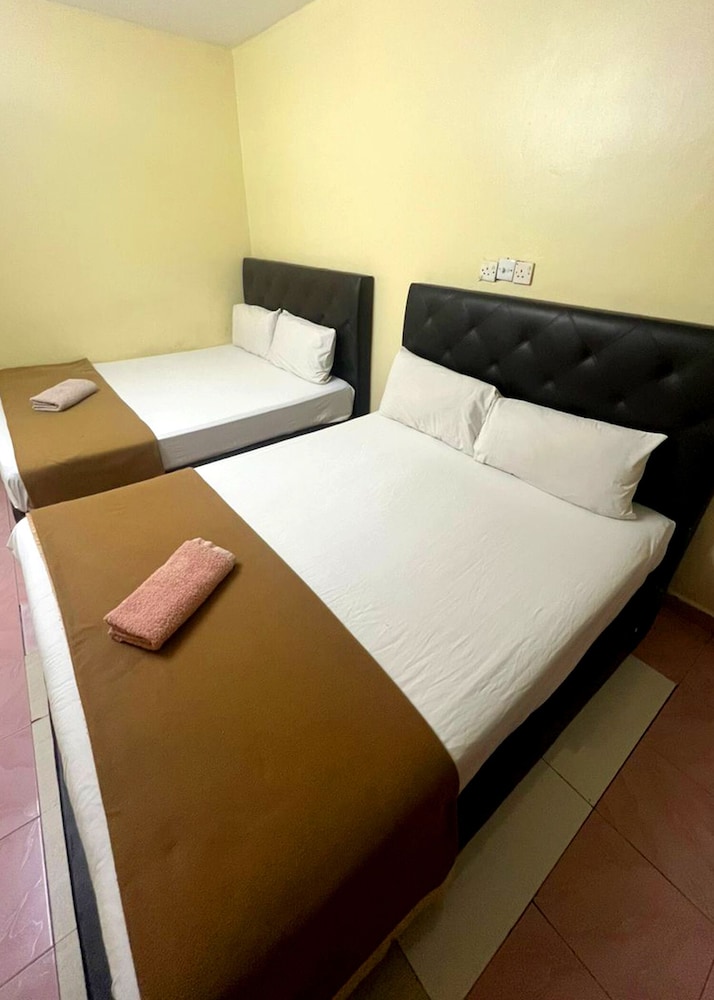 ROOM, QUADRUPLE