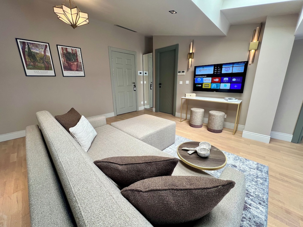 Weingart Suites Hotel 35/58