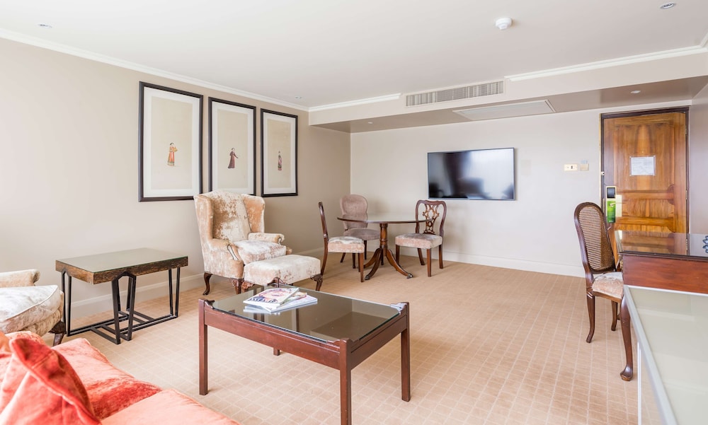Radisson Blu Hotel, London Heathrow 42/55