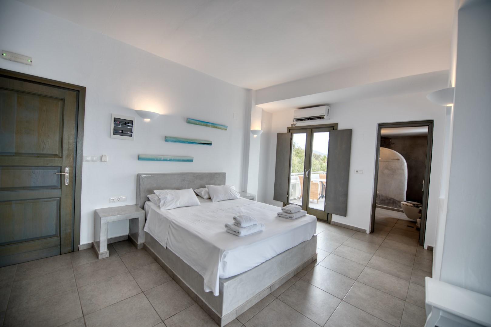 EXECUTIVE, DOUBLE BED