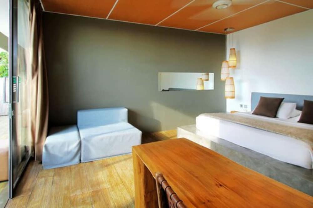 SKY, SUITE