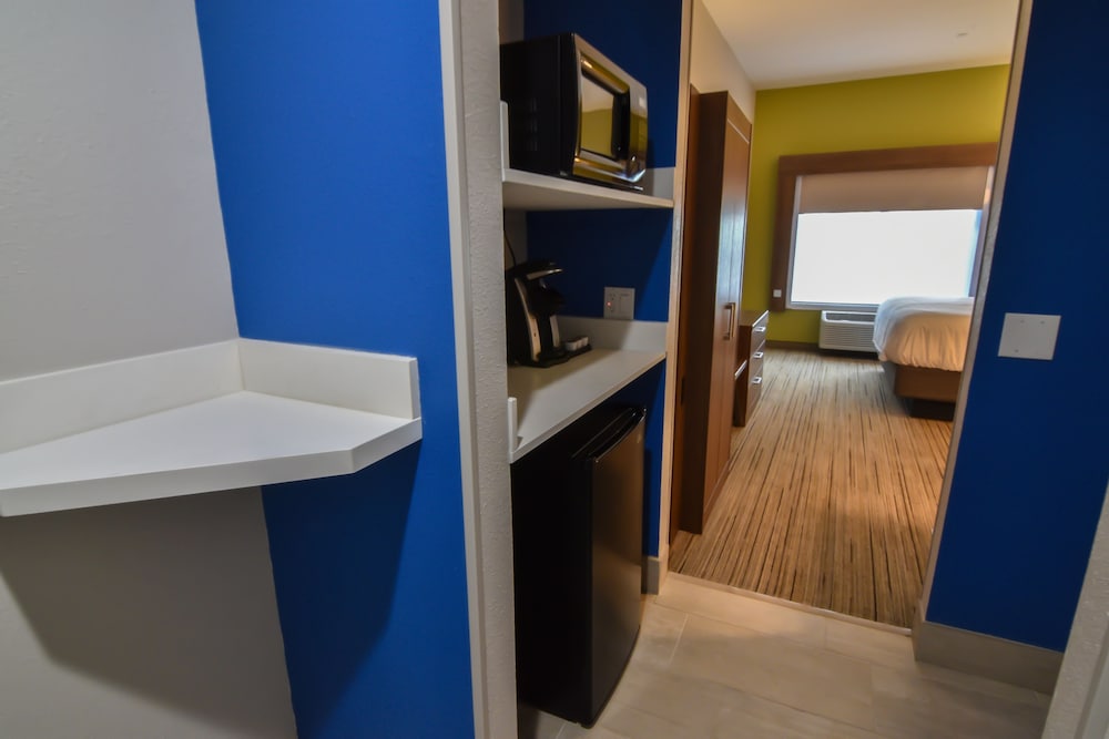 Holiday Inn Express Suites Indianapolis Northwest An Ihg Hotel 20/51
