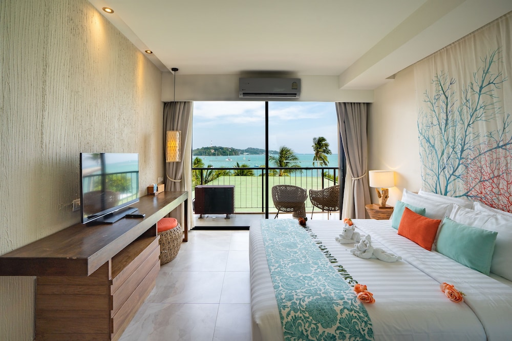 غرفة بريميير بسريرين منفصلين بإطلالة على البحر بشرفة، Bandara Beach Resort, Phuket 2/10