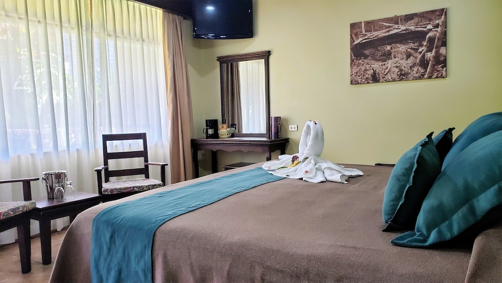 VOLCANO LODGE AND SPRINGS 11/68