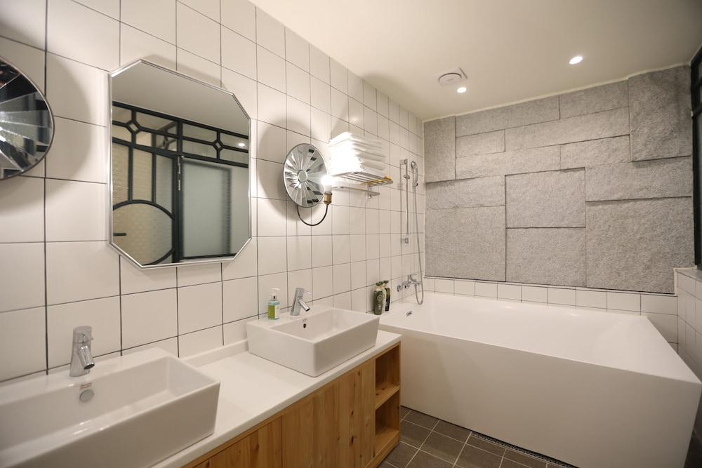 February Hotel Sungseo 67/67