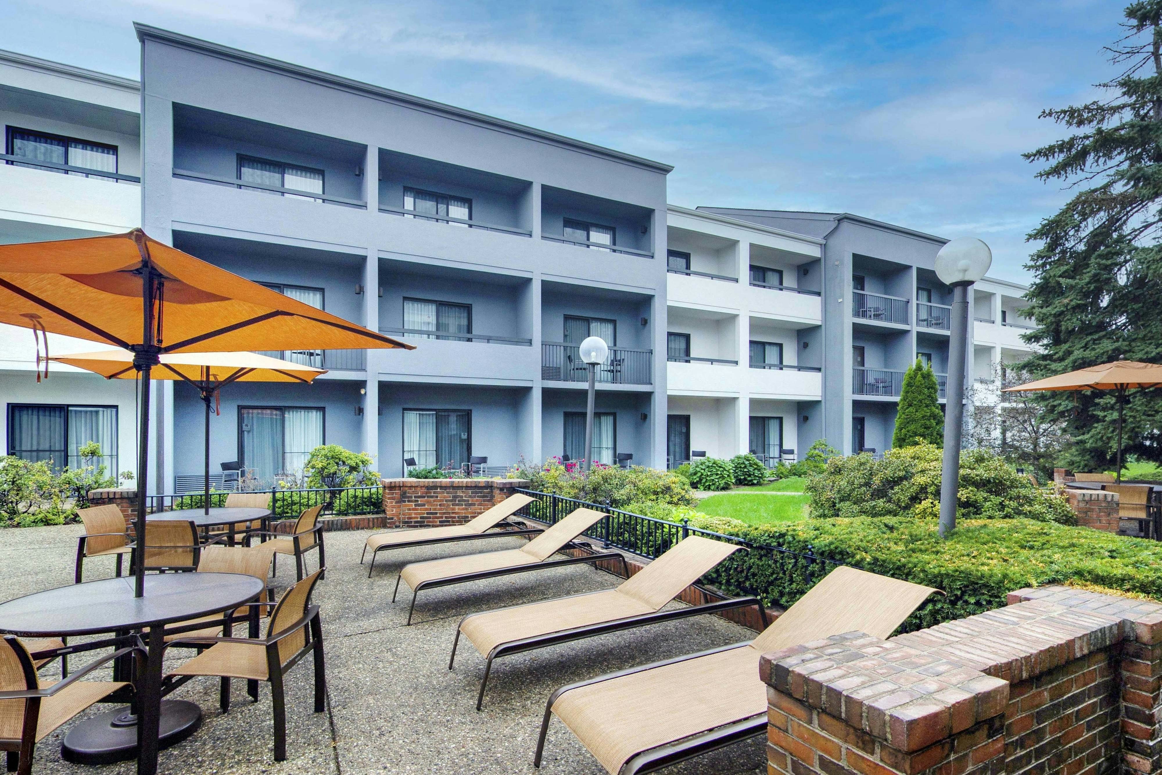 Courtyard By Marriott Chicago Glenview Northbrook 1/19