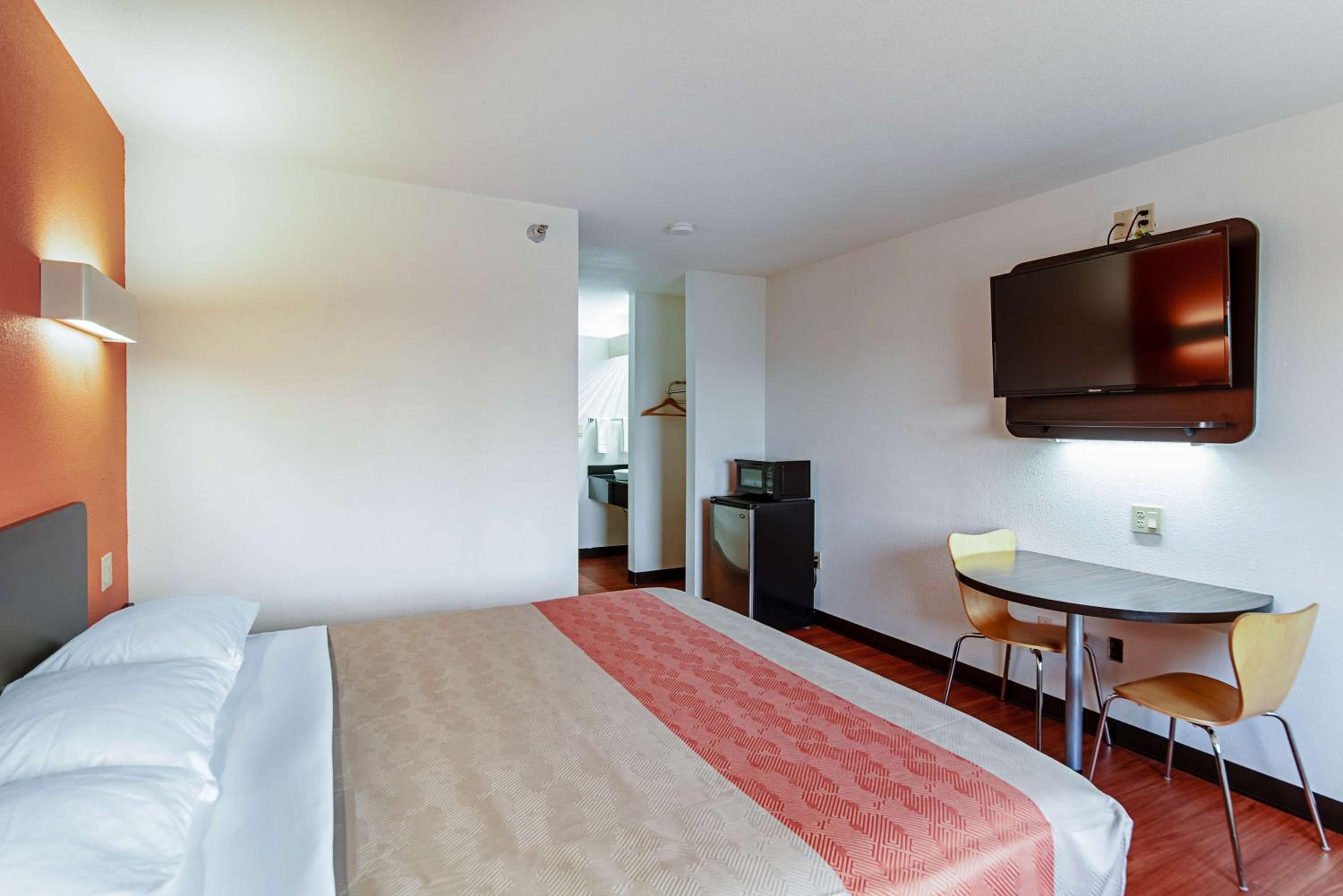 Room, Double Bed, Accessible, Motel6 Lebanon, IN 2/10