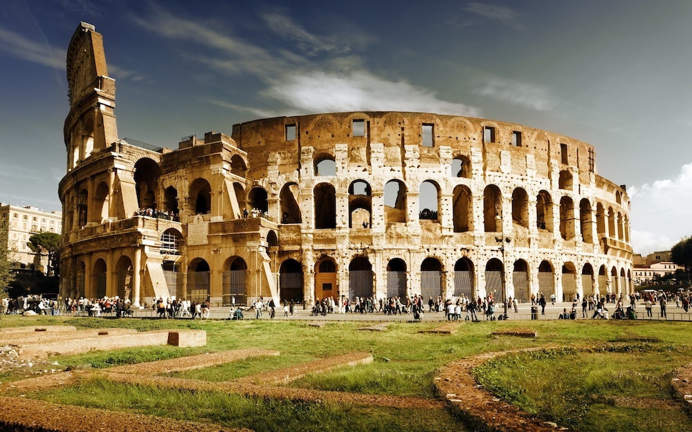 Via Veneto Luxury Suites 2/50