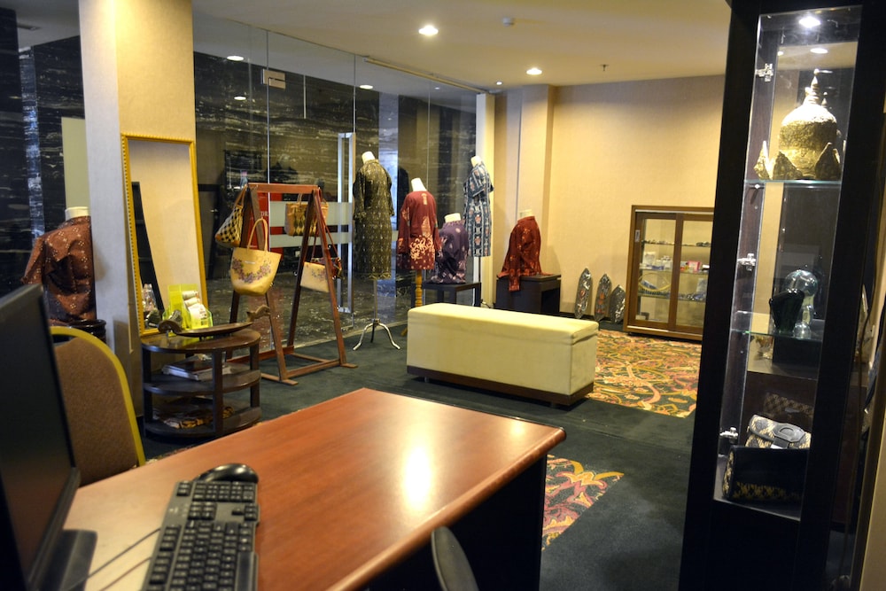 Swiss-Belhotel Danum Palangkaraya 33/68